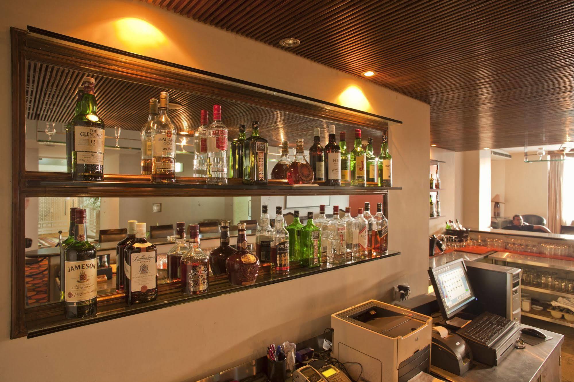 Lakeshore Hotel & Apartments Dhaka Buitenkant foto